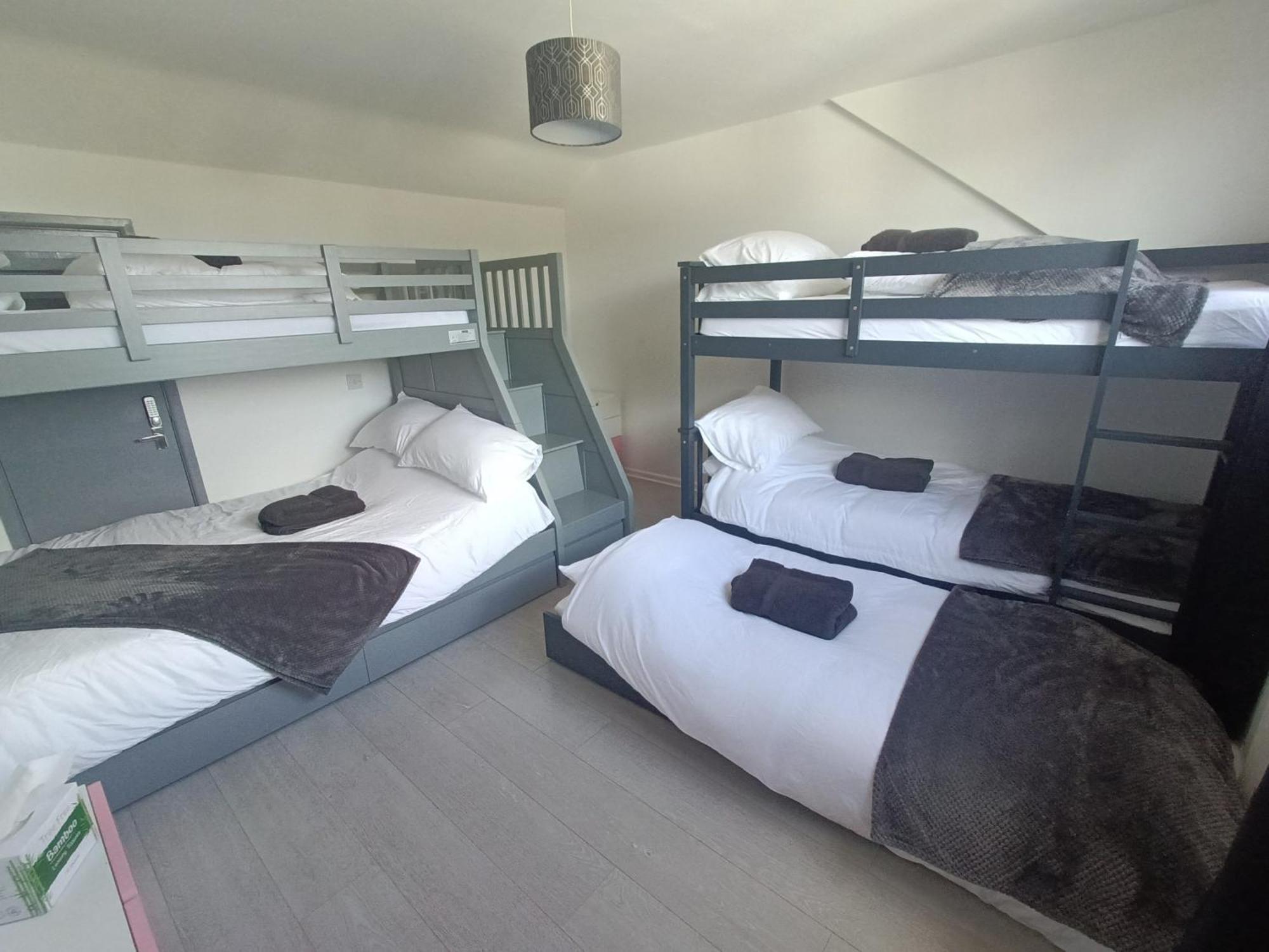 Alton Towers & Foxtail Barns & Oak Barns & Peak District Villa Wetleyrocks Buitenkant foto